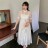 ベージュ